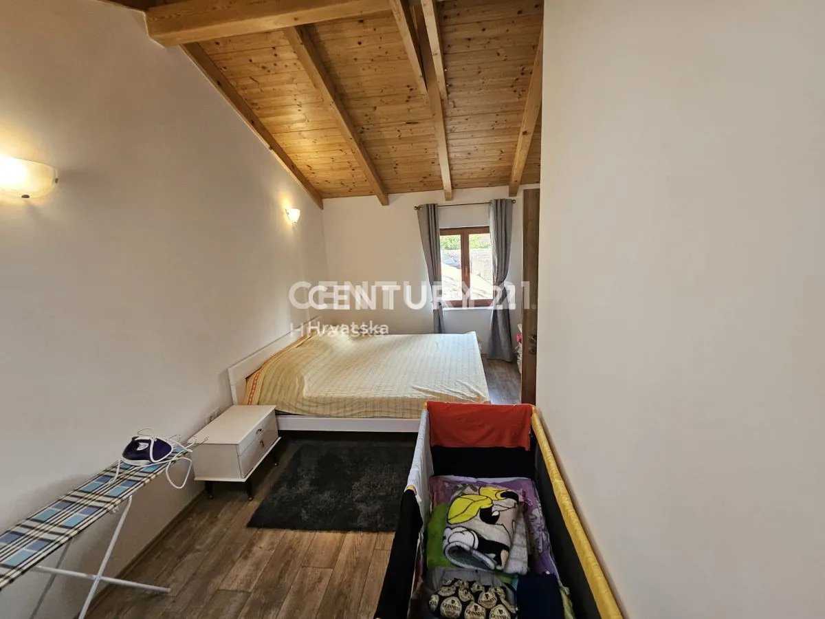 renovirana kamena dalmatinska kuća u mirnom dijelu vinišća cca 650 m od mora - slika 23