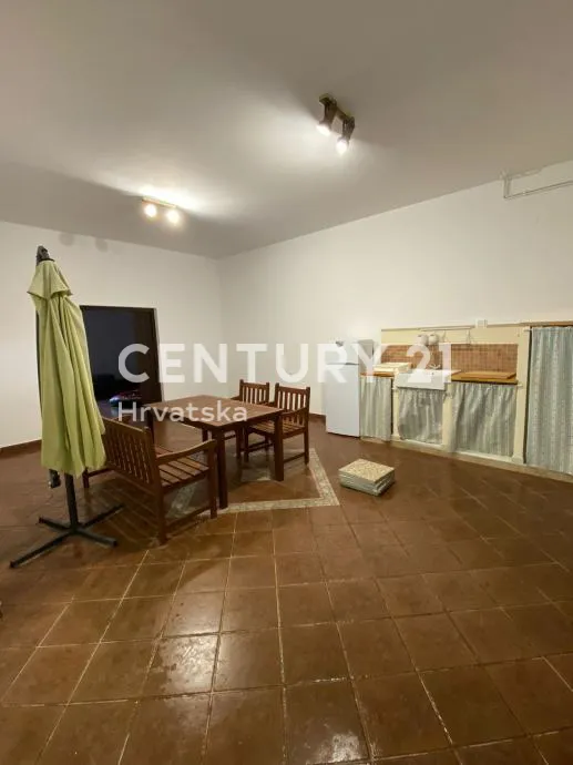 sveti lovreč, perini, poreč – istra | dvojna katnica 290 m² + terasa, balkon, bazen | potpuno namještena | renovirana 2024. - slika 27
