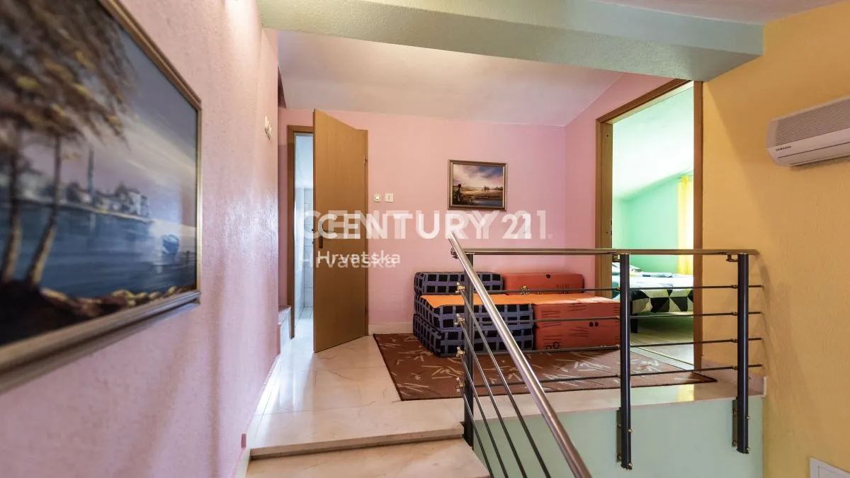 apartmanska kuća sa bazenom -vinišće-prodaja - slika 30