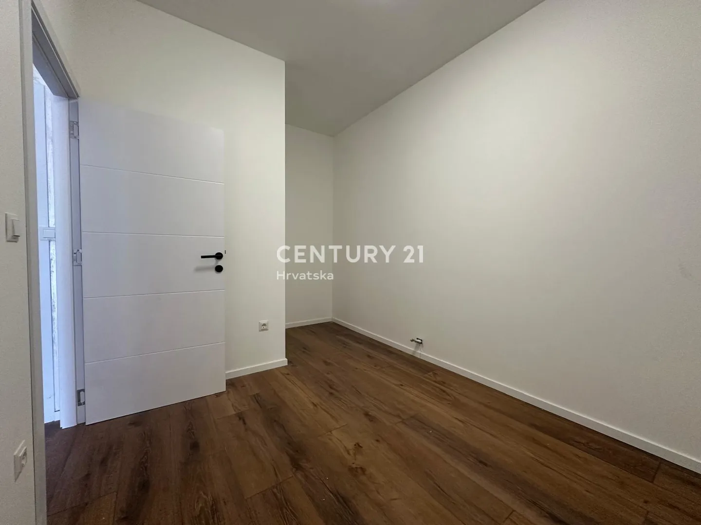 višestambena kuća sa 4 odvojena stana 263 m² , gornja dubrava (trnovčica) - slika 39