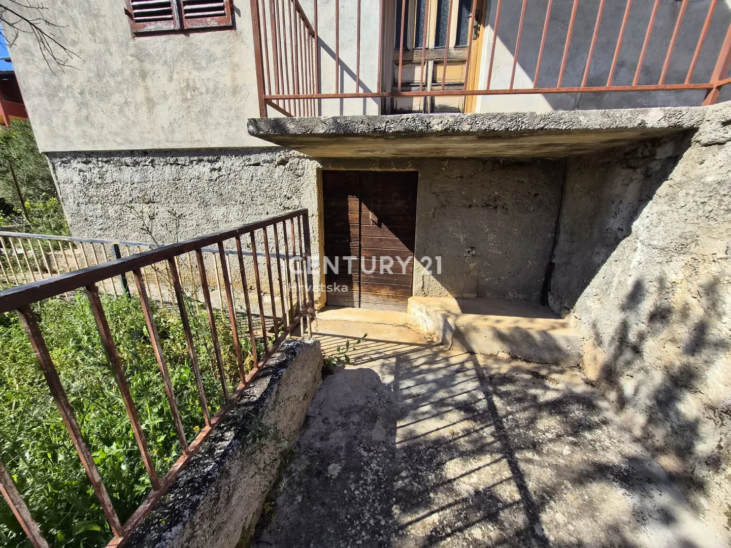 kuća za adaptaciju – vinišće, 200 m od mora, odlična pozicija - slika 11