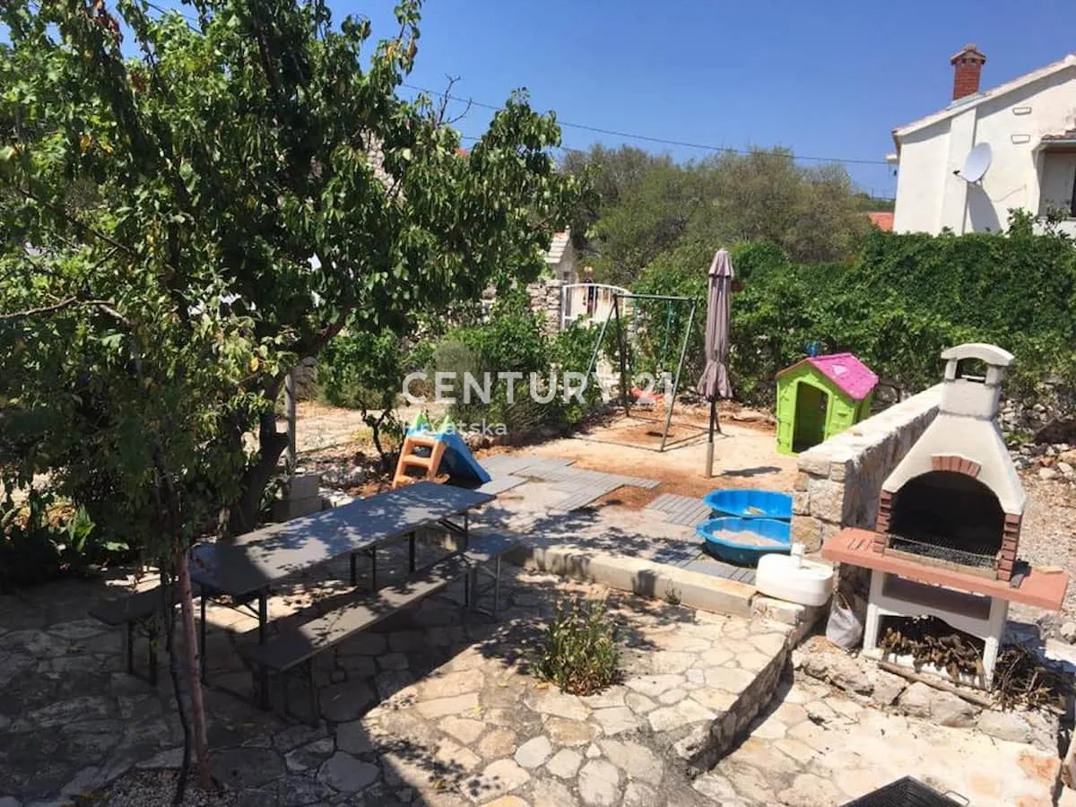 prvi red do mora! kuća s 3 apartmana i 1.806 m² zemljišta na drveniku malom - slika 4