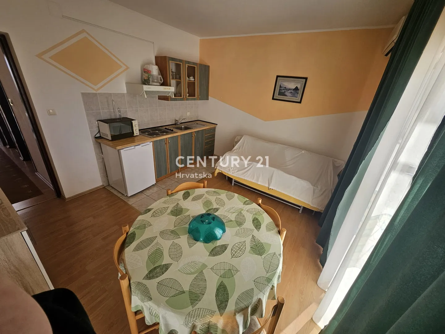 prodaja kuća u centru vodica (5 apartmana) – 278 m² - slika 31