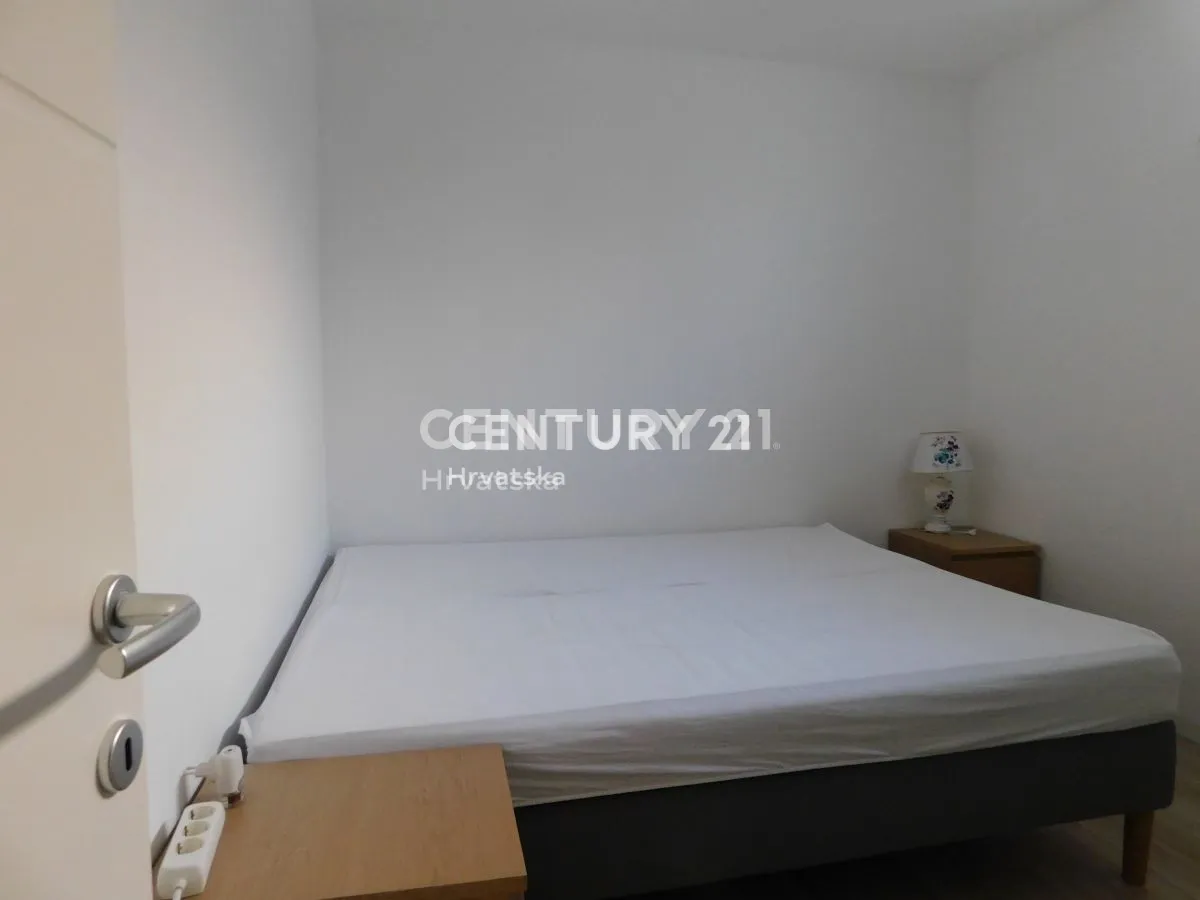 dva odvojena stana 80m2 i 75m2 vodice-350.000 eura - slika 27