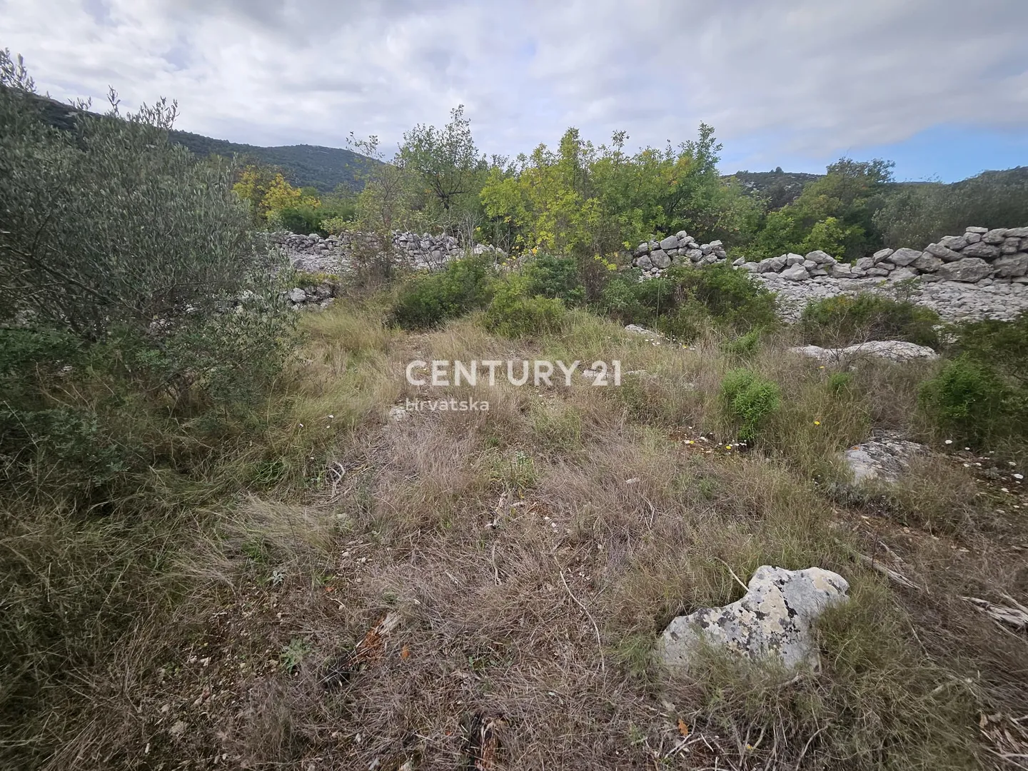poljoprivredno zemljište 1000 m² – marina, blizina centra - slika 5