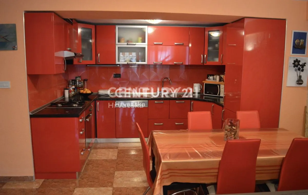 apartmanska kuća sa bazenom -vinišće-prodaja - slika 14