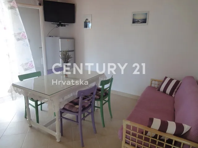 prvi red do mora! kuća s 3 apartmana i 1.806 m² zemljišta na drveniku malom - slika 11