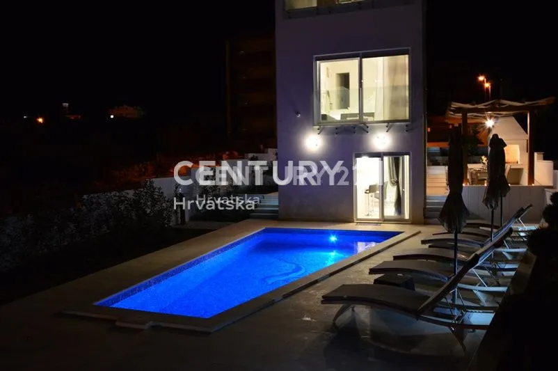 prekrasna kuća sa bazenom -okrug gornji - slika 12