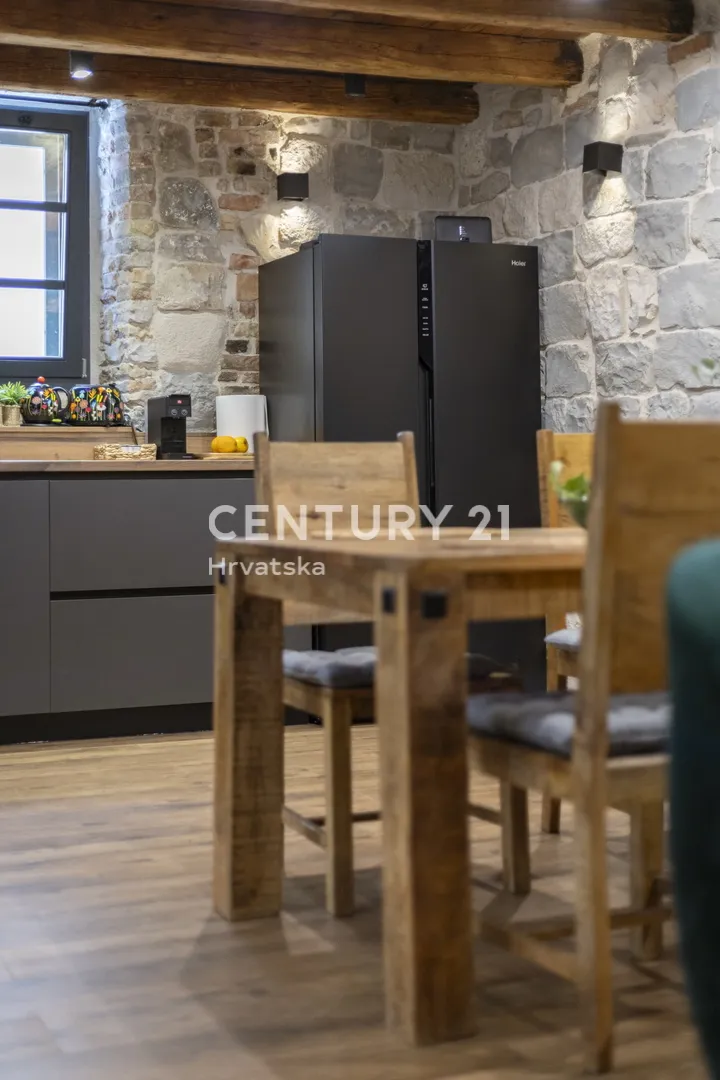 luksuzni, dvoetažni apartman -kaštel stari, 50 m od mora - slika 16