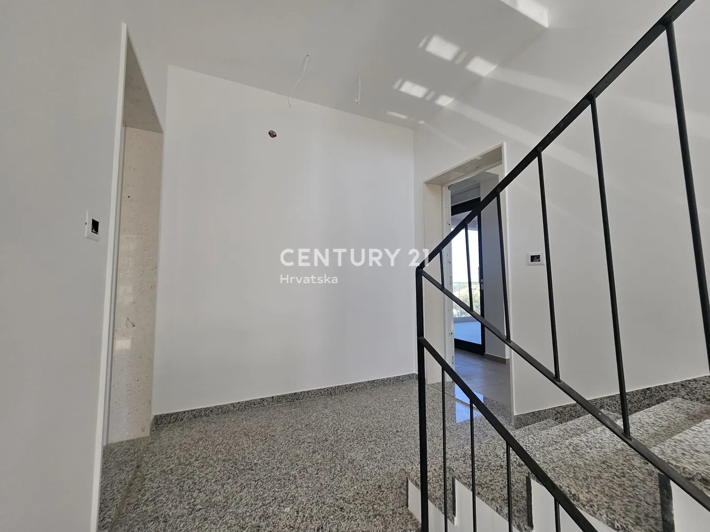 apartman na prvom katu s pogledom na more- dolac, primošten - slika 17