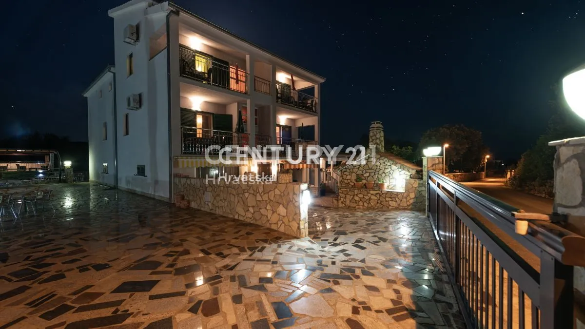 apartmanska kuća sa bazenom -vinišće-prodaja - slika 4