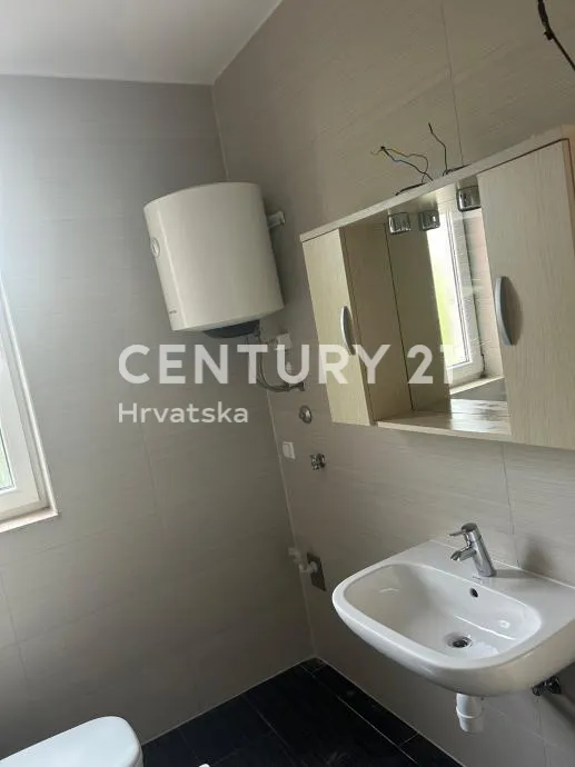 palit (otok rab) – vila palit | trosobni dvoetažni apartman 75,25 m² + velika terasa | 2. kat | 2011. god. | energetski razred b - slika 7