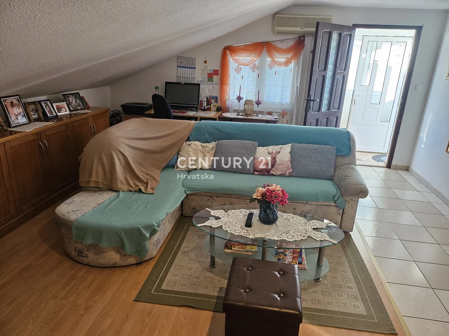 prodaja kuća u centru vodica (5 apartmana) – 278 m² - slika 50