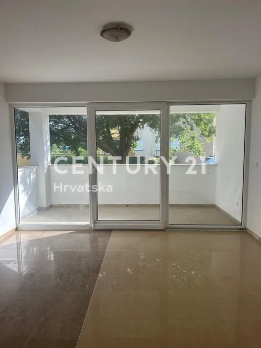 palit (otok rab) – vila palit | dvosobni apartman 52 m² + lođa 9 m² | prizemlje | 2011. god. | energetski razred a - slika 3