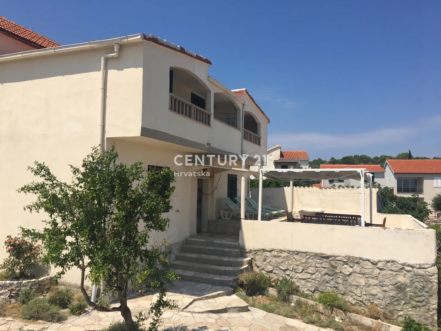 prvi red do mora! kuća s 3 apartmana i 1.806 m² zemljišta na drveniku malom - slika 5