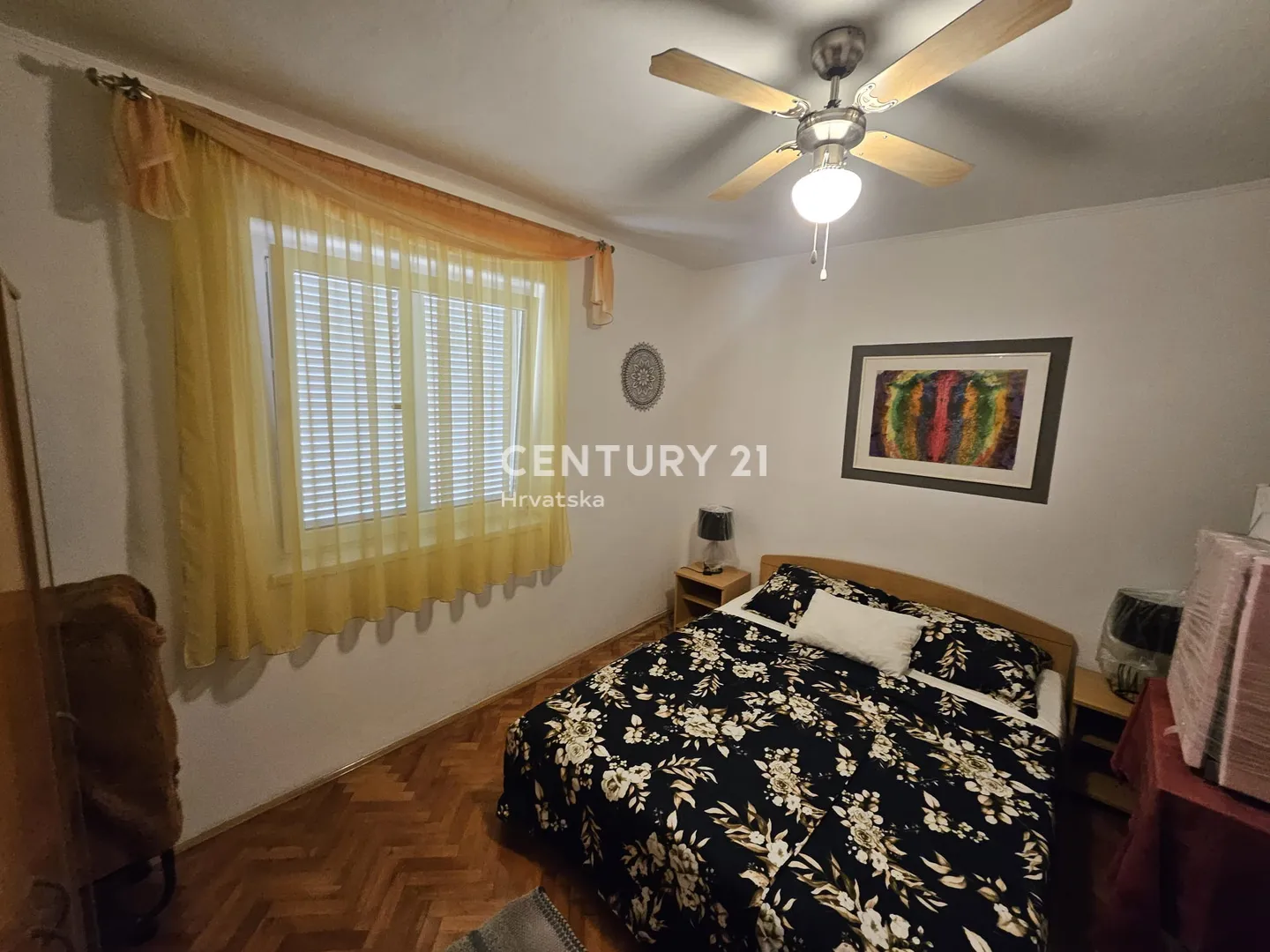 prodaja kuća u centru vodica (5 apartmana) – 278 m² - slika 26