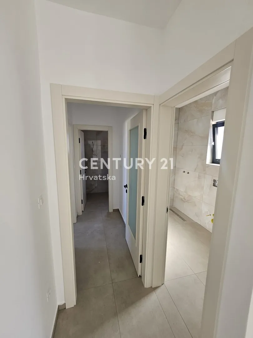 apartman na prvom katu s pogledom na more- dolac, primošten - slika 29