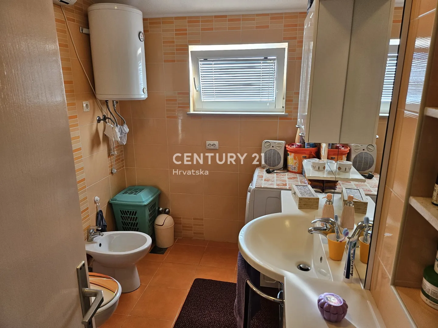 prodaja kuća u centru vodica (5 apartmana) – 278 m² - slika 53
