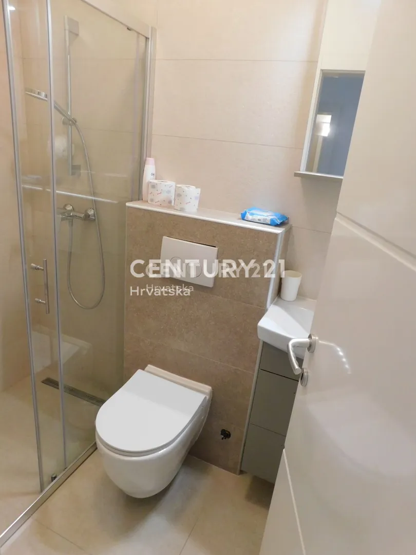 dva odvojena stana 80m2 i 75m2 vodice-350.000 eura - slika 23