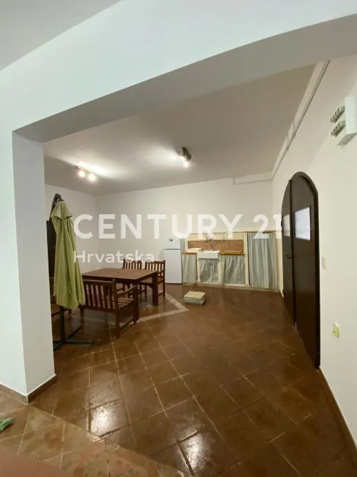 sveti lovreč, perini, poreč – istra | dvojna katnica 290 m² + terasa, balkon, bazen | potpuno namještena | renovirana 2024. - slika 29