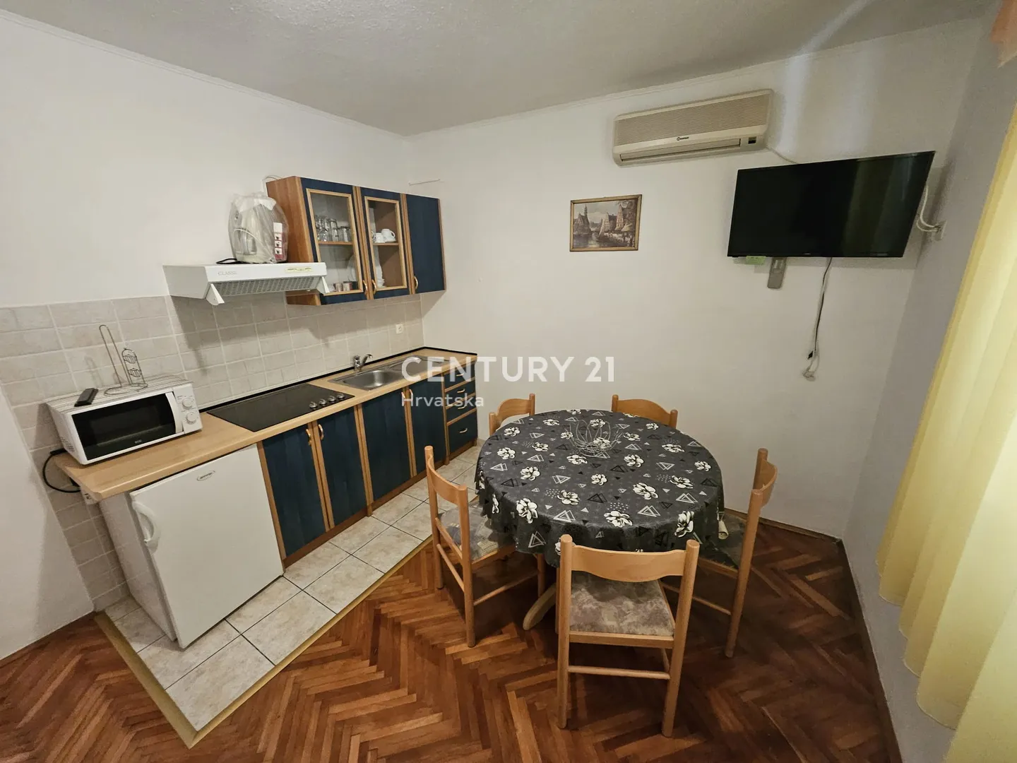 prodaja kuća u centru vodica (5 apartmana) – 278 m² - slika 22