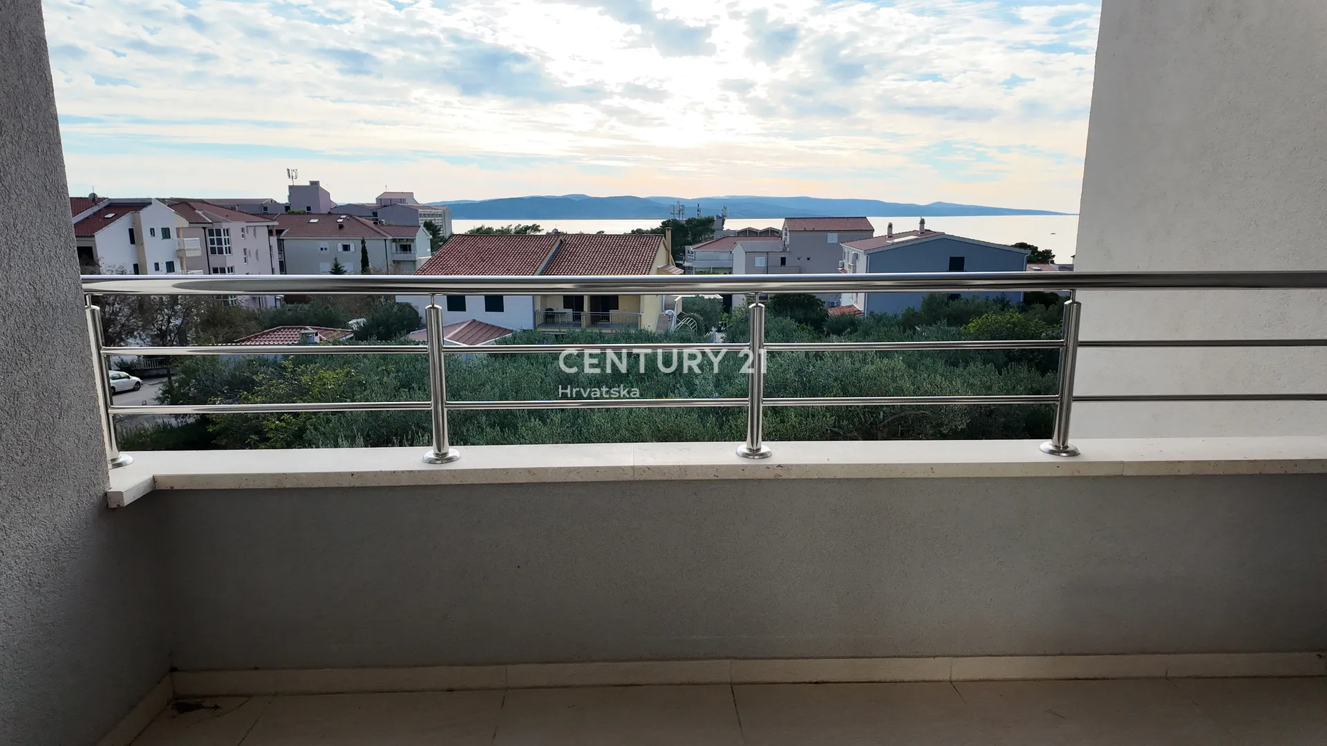 dvoetažni stan s panoramskim pogledom na more i otoke – baška voda - slika 9