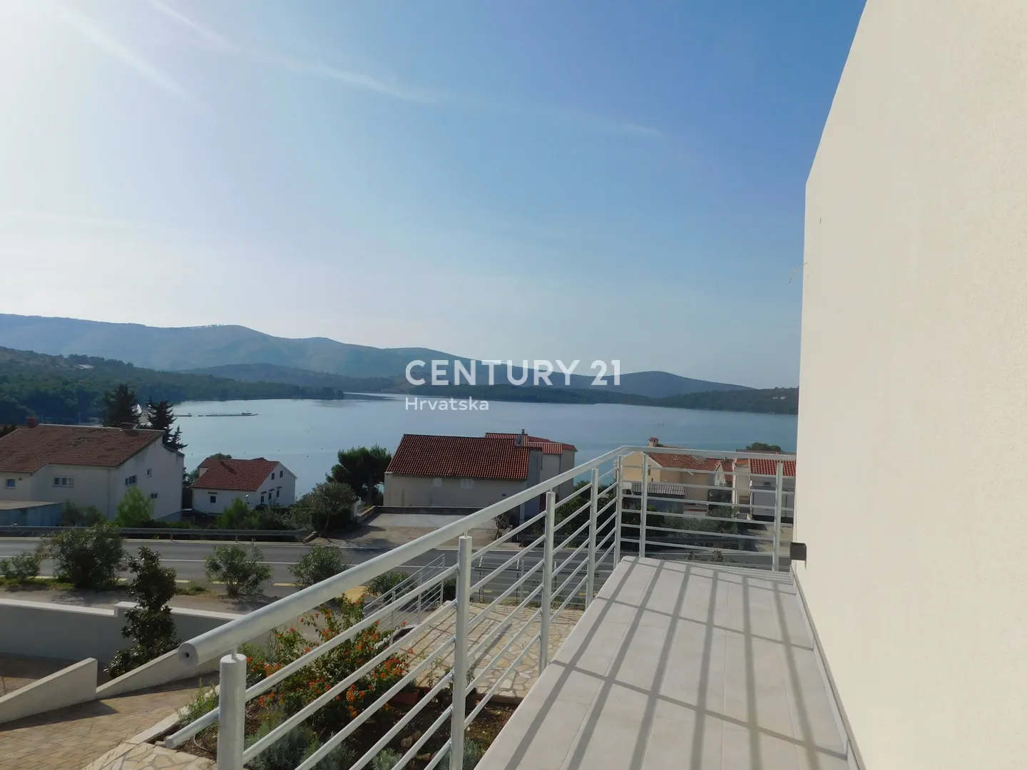 kuća u žaboriću sa prekrasnim pogledom na more i otoke - slika 4