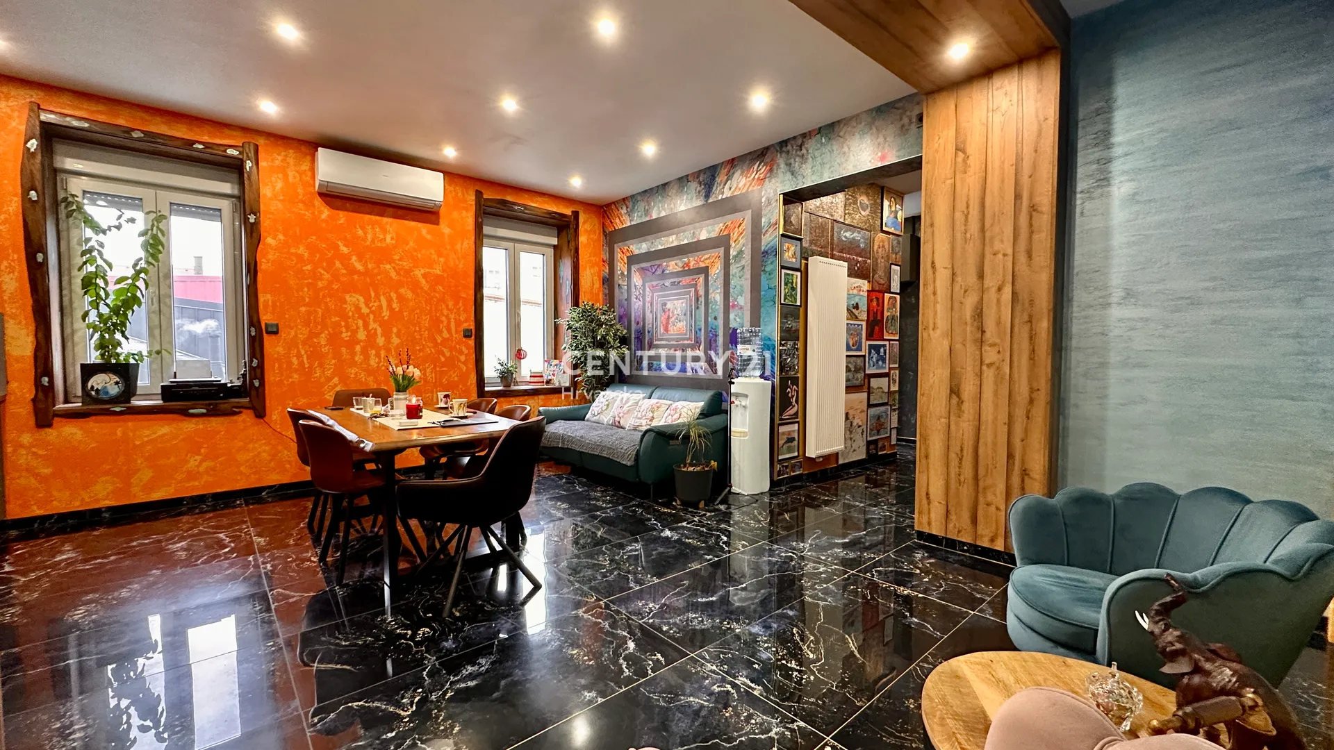 strogi centar - 5-sobni stan - balkon - parking - slika 3