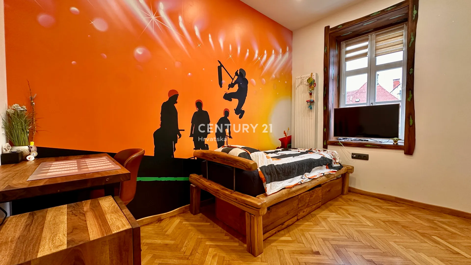 strogi centar - 5-sobni stan - balkon - parking - slika 18