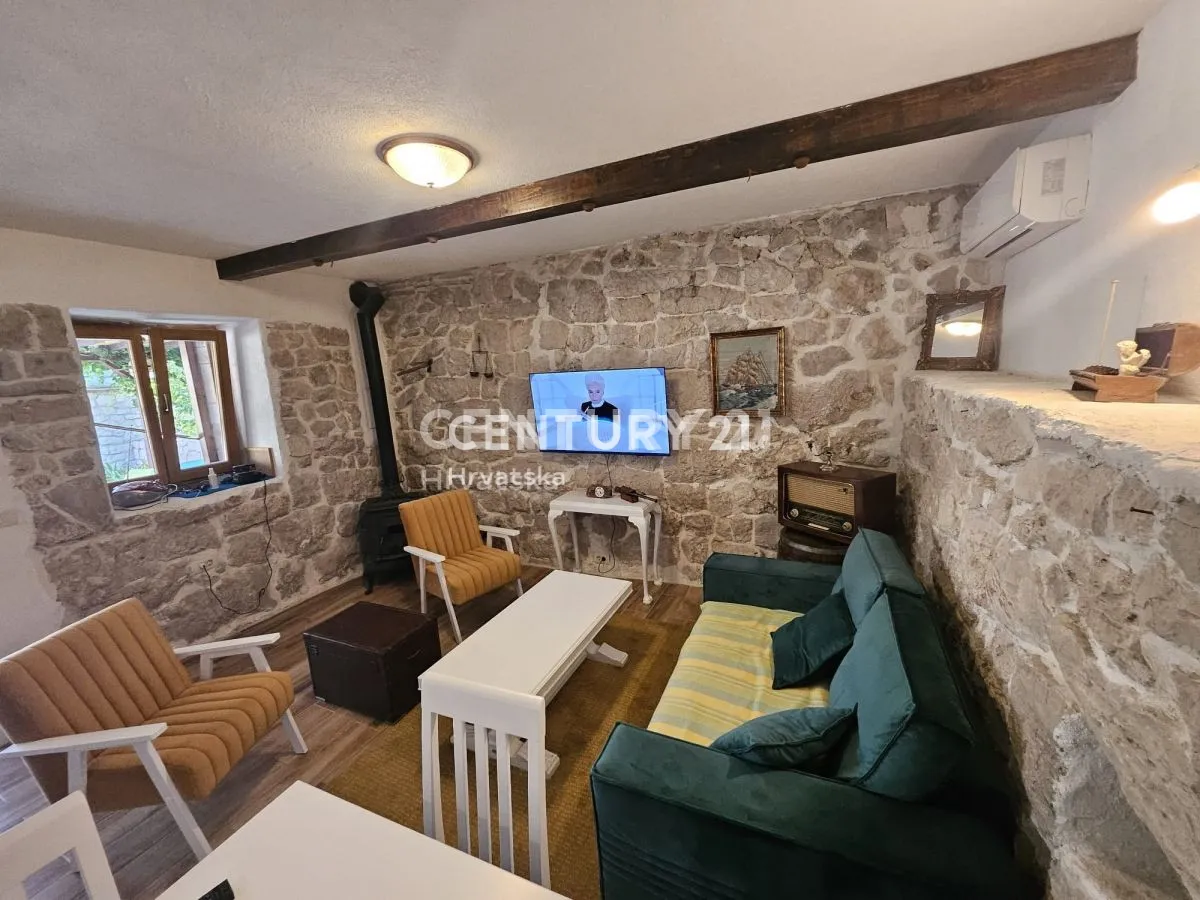 renovirana kamena dalmatinska kuća u mirnom dijelu vinišća cca 650 m od mora - slika 11