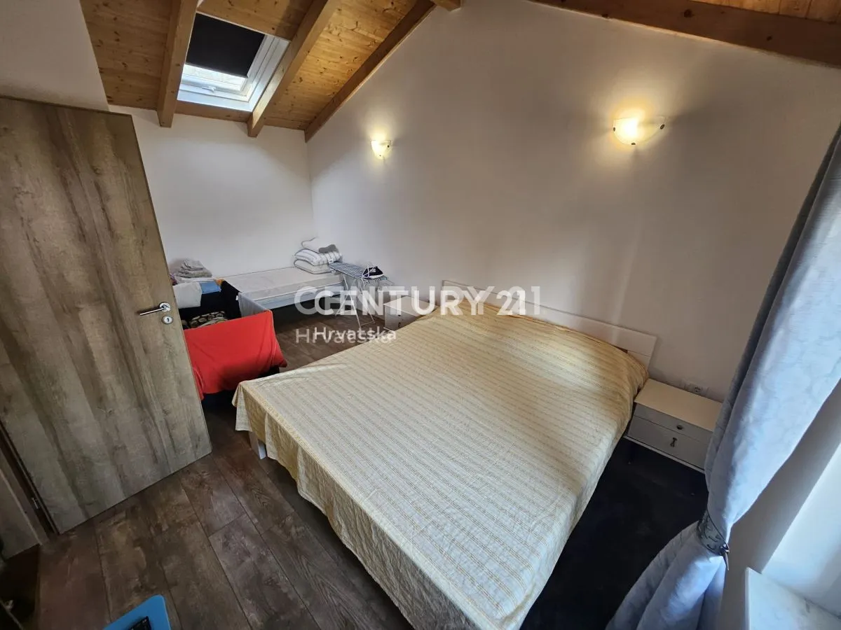 renovirana kamena dalmatinska kuća u mirnom dijelu vinišća cca 650 m od mora - slika 24