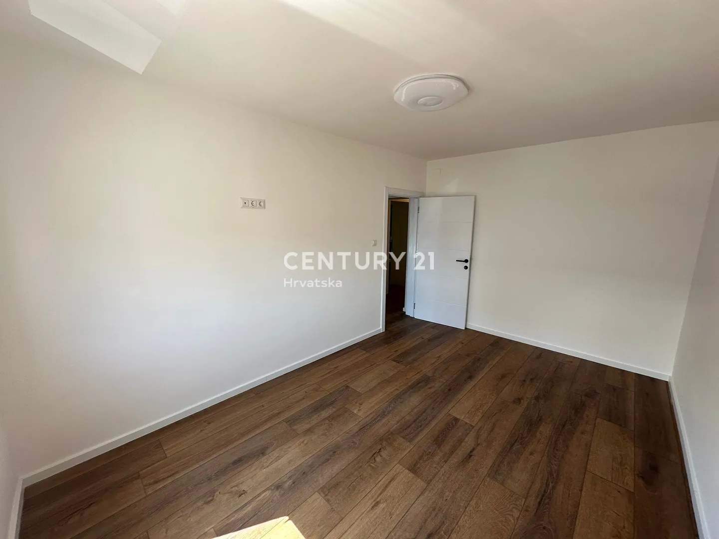višestambena kuća sa 4 odvojena stana 263 m² , gornja dubrava (trnovčica) - slika 22