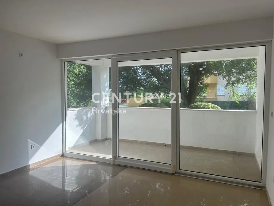 palit (otok rab) – vila palit | dvosobni apartman 52 m² + lođa 9 m² | prizemlje | 2011. god. | energetski razred a - slika 13