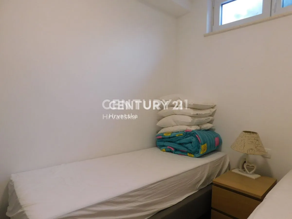 dva odvojena stana 80m2 i 75m2 vodice-350.000 eura - slika 26