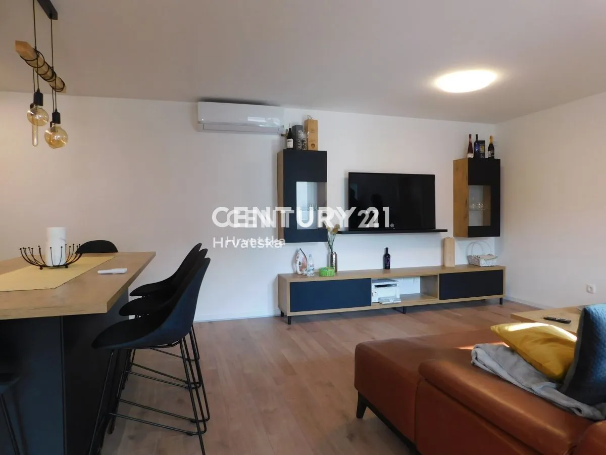 dva odvojena stana 80m2 i 75m2 vodice-350.000 eura - slika 3