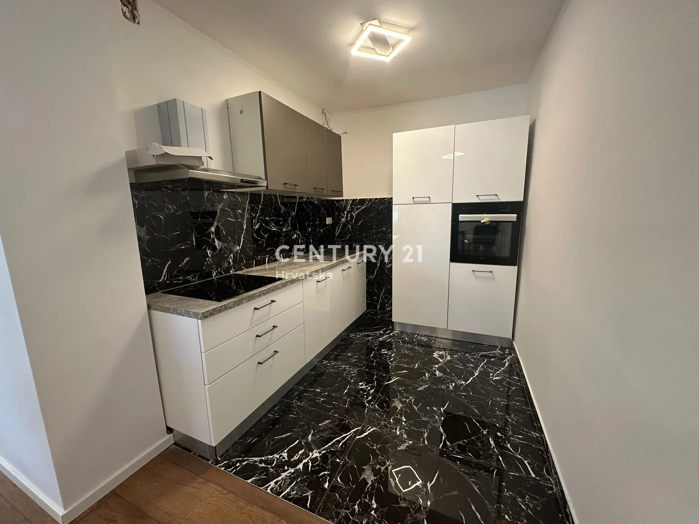 višestambena kuća sa 4 odvojena stana 263 m² , gornja dubrava (trnovčica) - slika 5