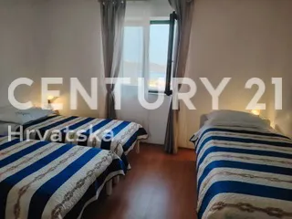 prvi red do mora! kuća s 3 apartmana i 1.806 m² zemljišta na drveniku malom - slika 21