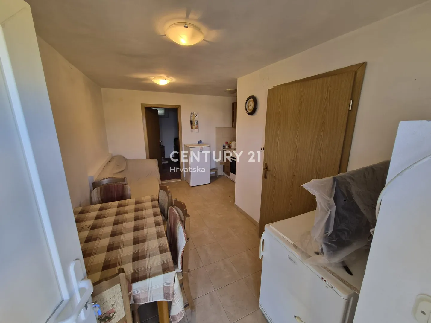 kuća s dva apartmana, velikom okućnicom i krovnom terasom s pogledom na more | 160 m od mora žirje - slika 27