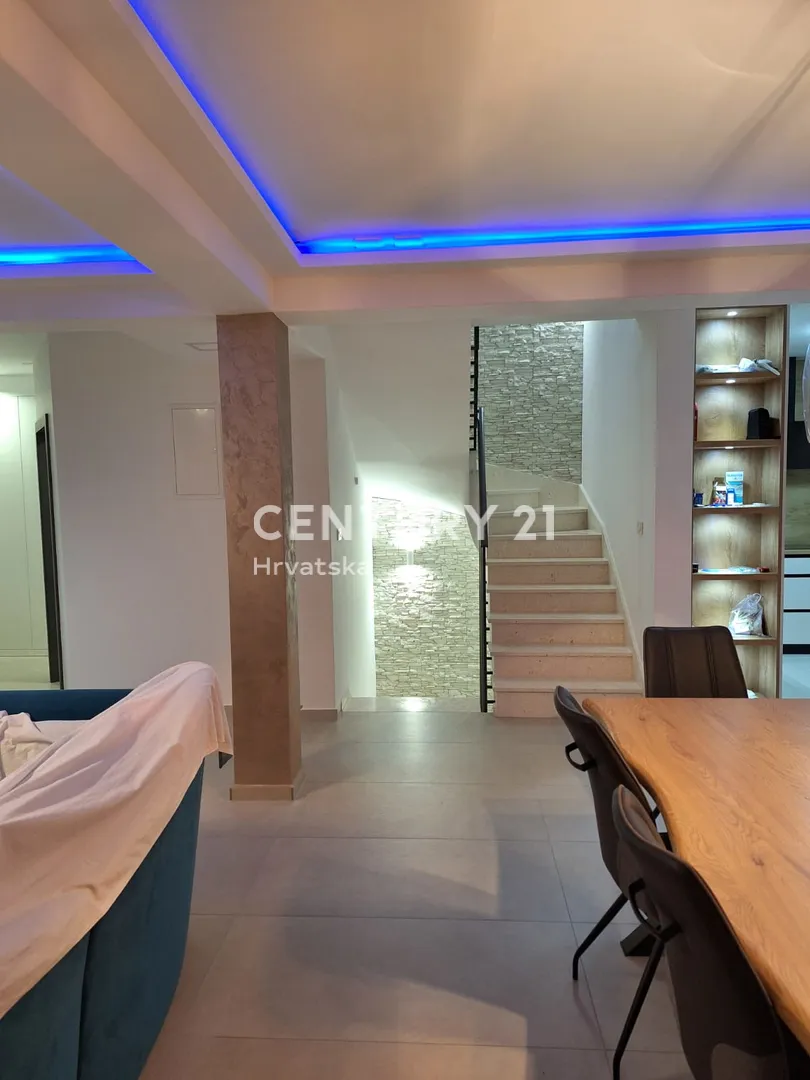 moderna kuća s bazenom, kućnim kinom i wellness zonom - primošten - slika 9