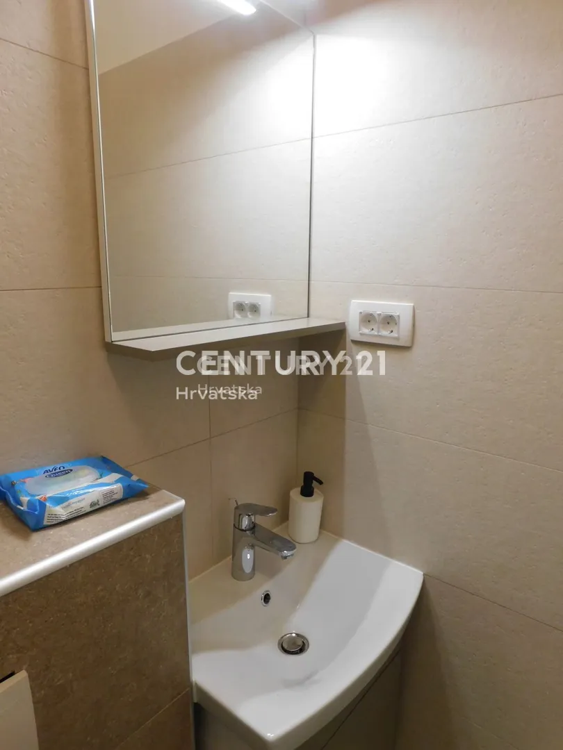 dva odvojena stana 80m2 i 75m2 vodice-350.000 eura - slika 24