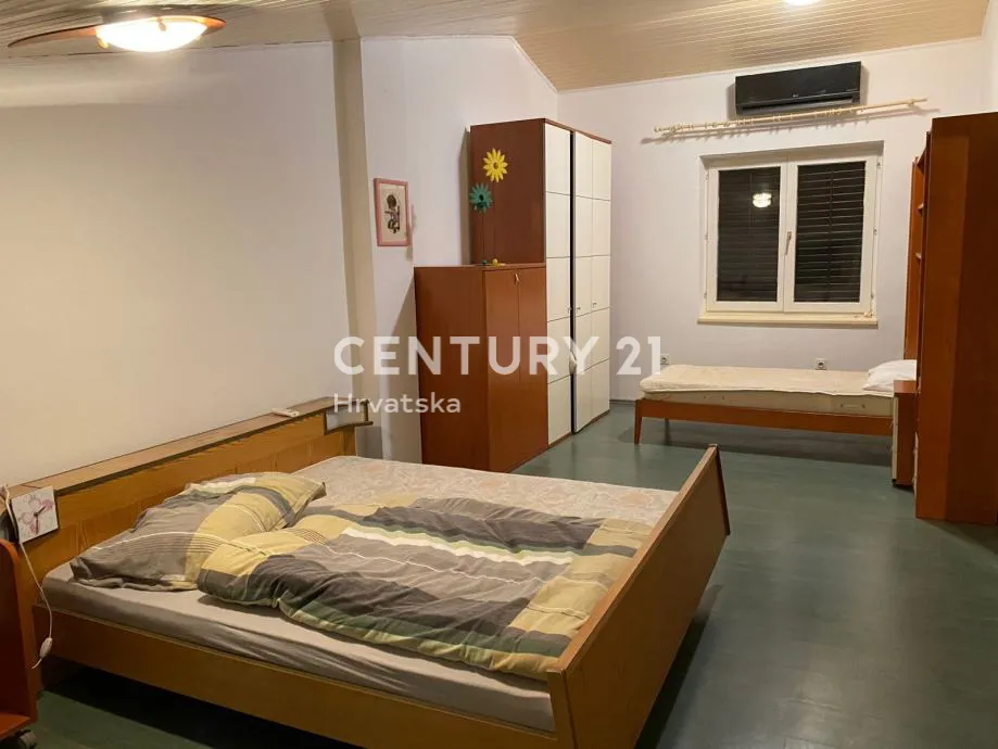 sveti lovreč, perini, poreč – istra | dvojna katnica 290 m² + terasa, balkon, bazen | potpuno namještena | renovirana 2024. - slika 24
