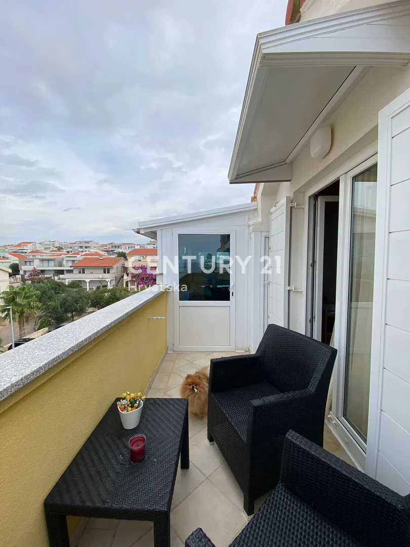 dvosoban stan sa terasom i pogledom na more 56 m², novalja - slika 12