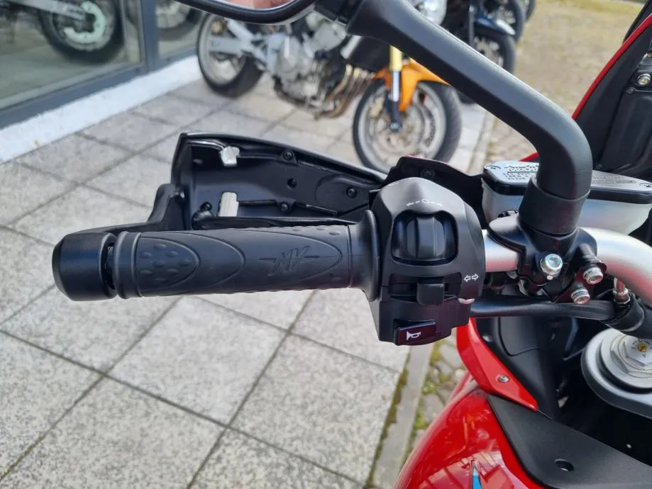 mv agusta turismo veloce rosso abs tcs, s garancijom, 2023 god. - slika 18