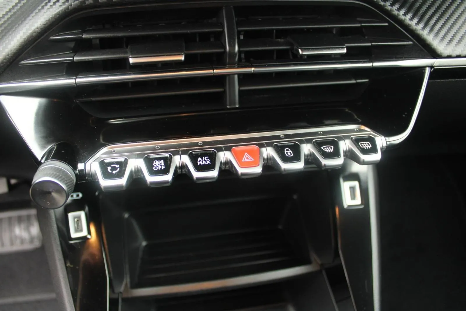 peugeot 2008 1.2 puretech automatik - slika 19