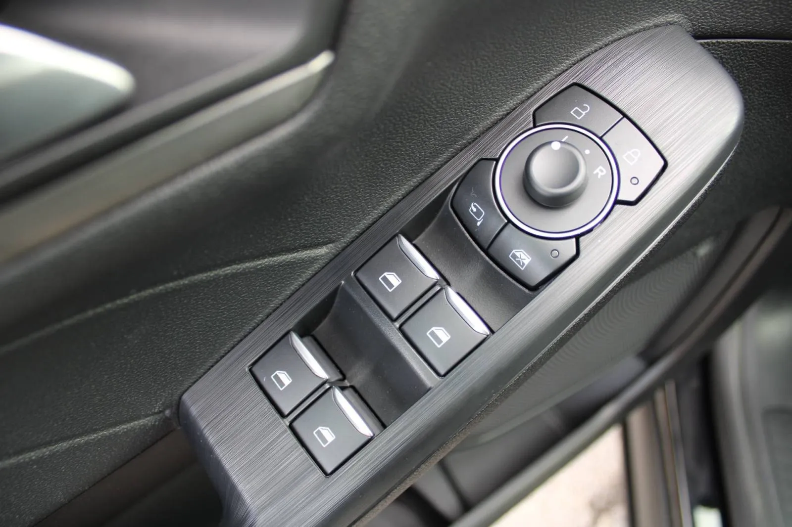 ford kuga 2.5 hybrid titanium automtik - slika 15