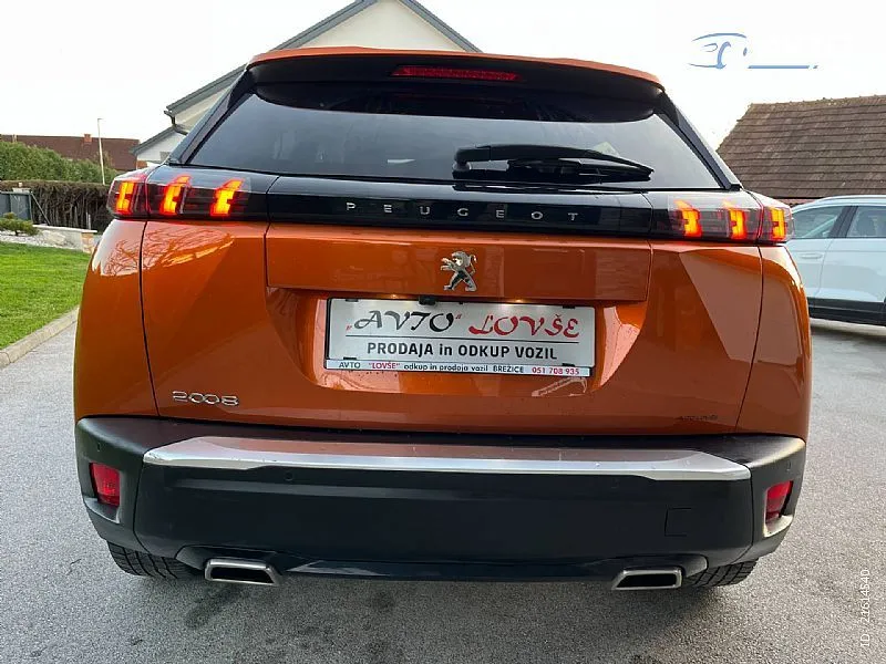 peugeot 2008 1.2 puretech 130 allure-1 vl.-alu-navi-kam - slika 7
