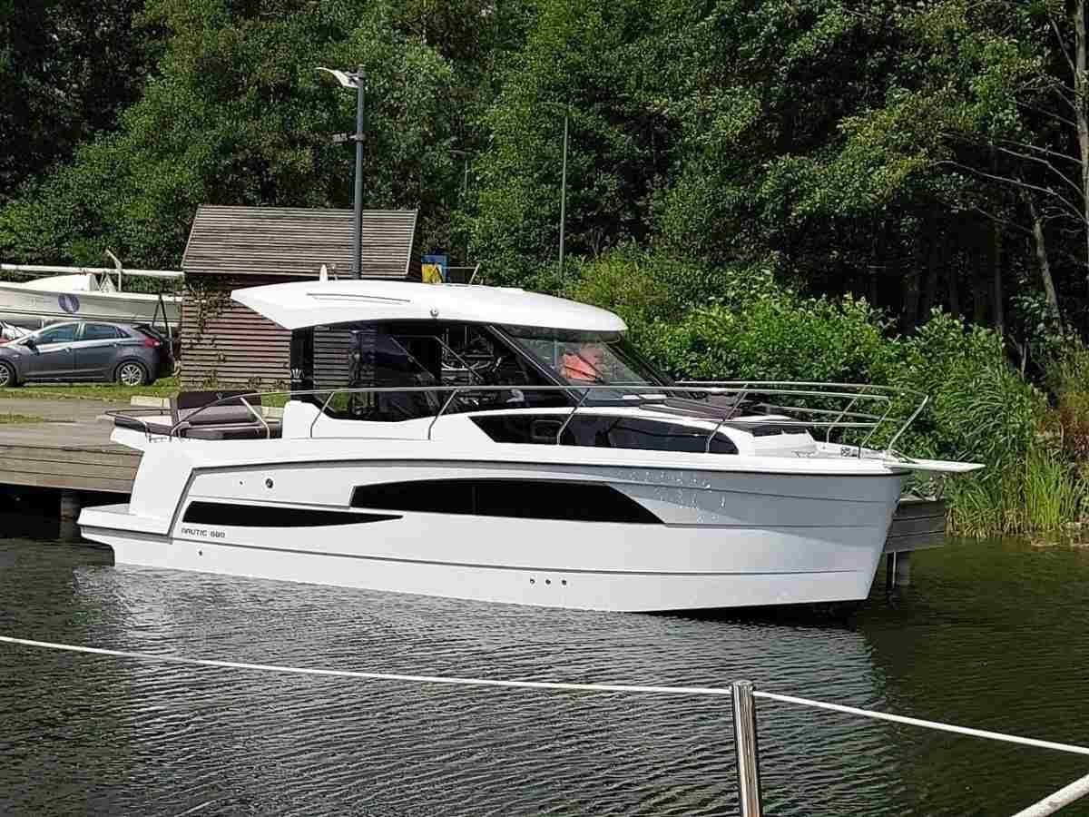 nautic 880 - slika 2