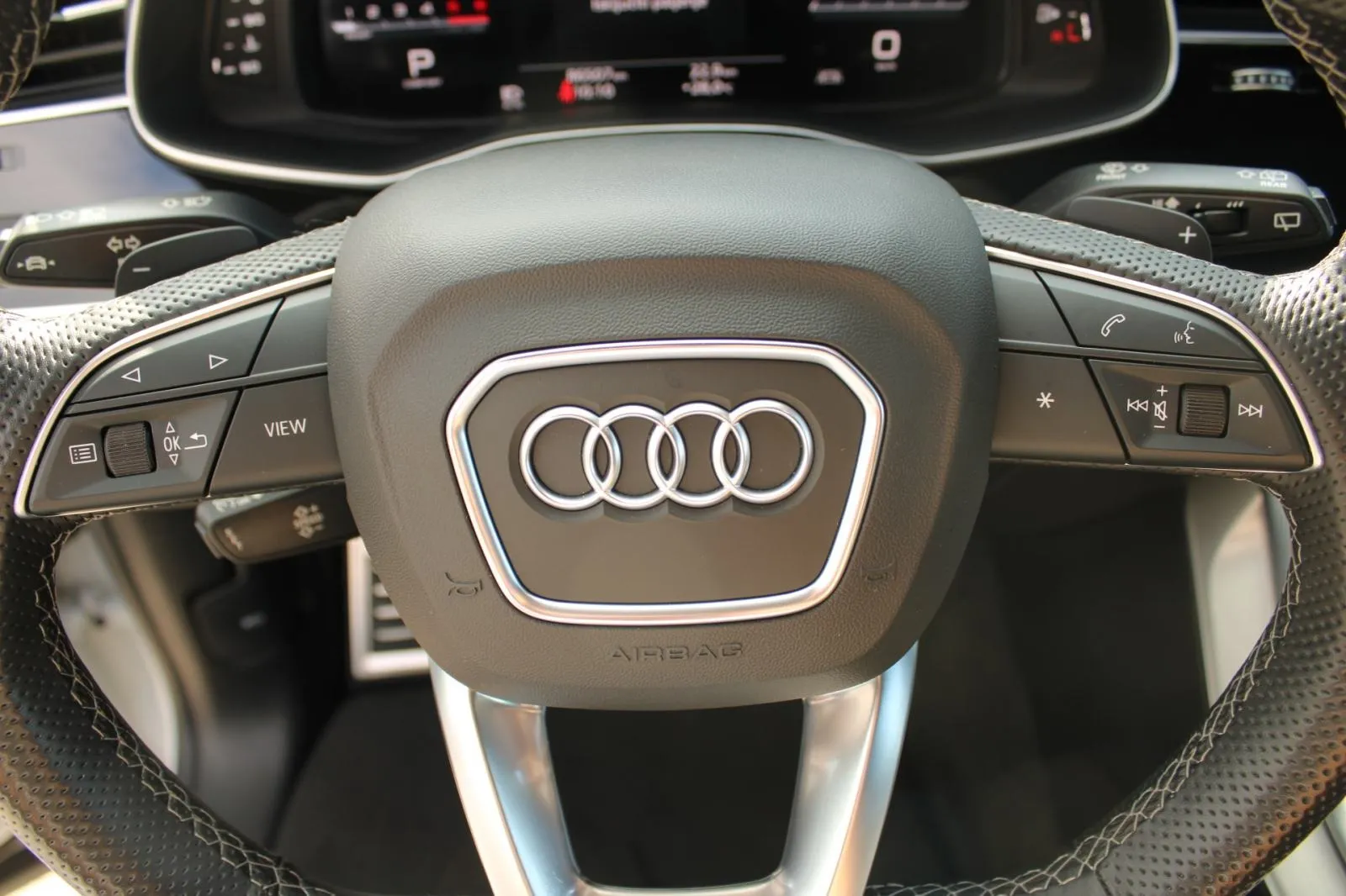 audi q8 50 tdi quattro s-line automatik *panorama, virtual, kamera* - slika 18