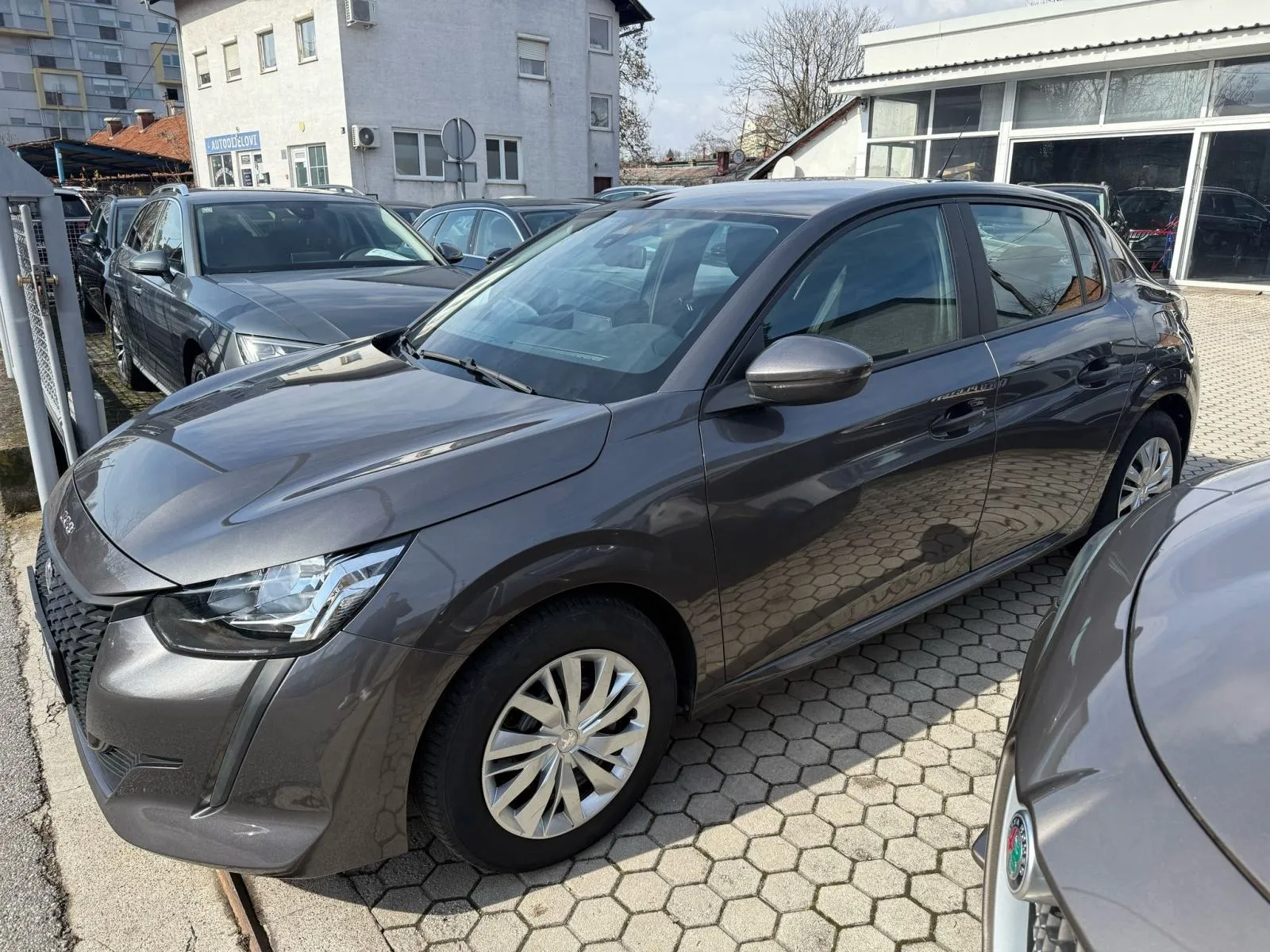 Peugeot 208 1,2 PureTech, NAVI, TEMPOMAT, 4X GARANCIJA!!! - Martinovka