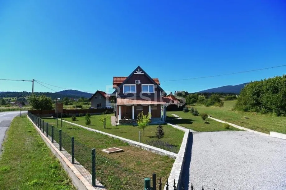 lika -saborsko - turističko imanje, zemljište 2290 m2, dva objekta - slika 20